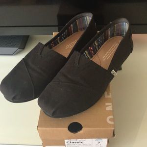 black toms